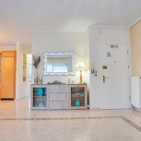 Апартаменты Lovely And Sunny 300m From Beach!! *