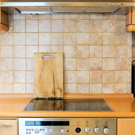 Lovely And Sunny 300m From Beach!! Apartment