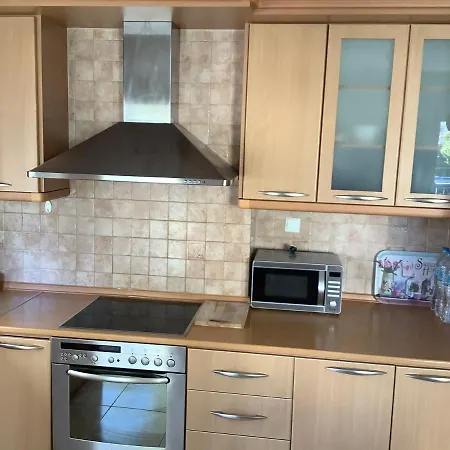 Lovely And Sunny 300m From Beach!! Appartement Peraía