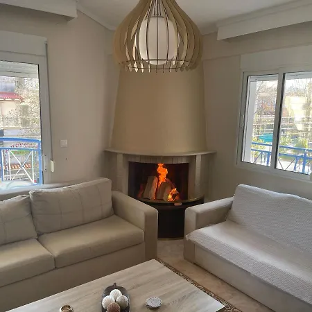 Lovely And Sunny 300m From Beach!! Appartement Peraía