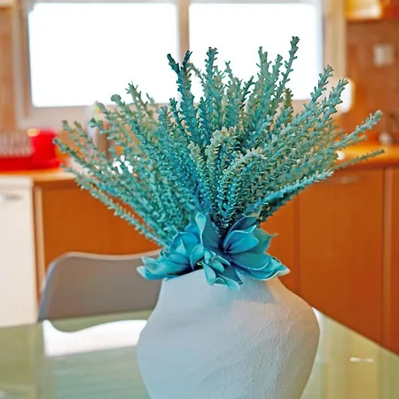 Lovely And Sunny 300m From Beach!! *