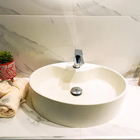 Lovely And Sunny 300m From Beach!! Appartement Peraía