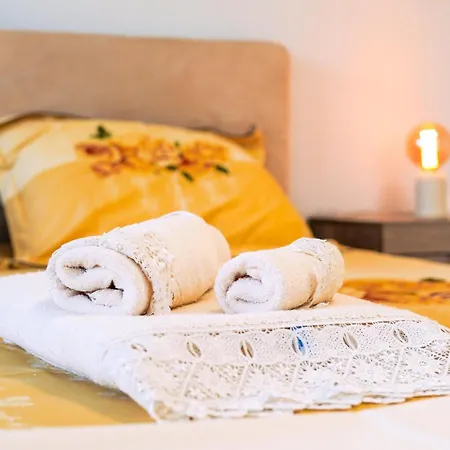 Lovely And Sunny 300m From Beach!! *