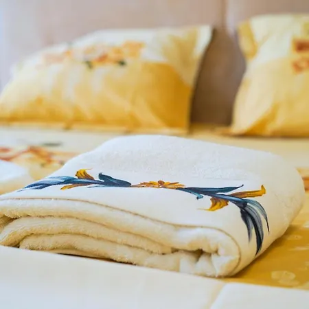 Apartment Lovely And Sunny 300m From Beach!! *