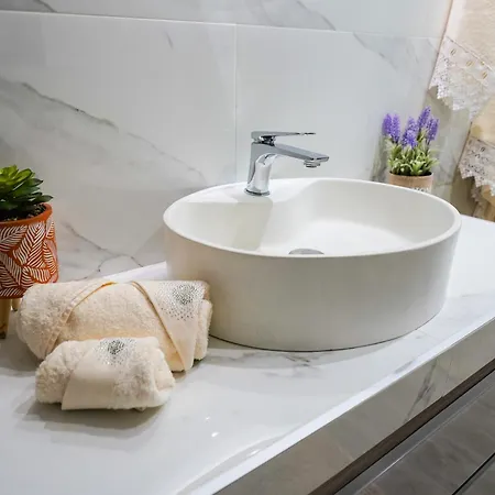 Lovely And Sunny 300m From Beach!! Peraía