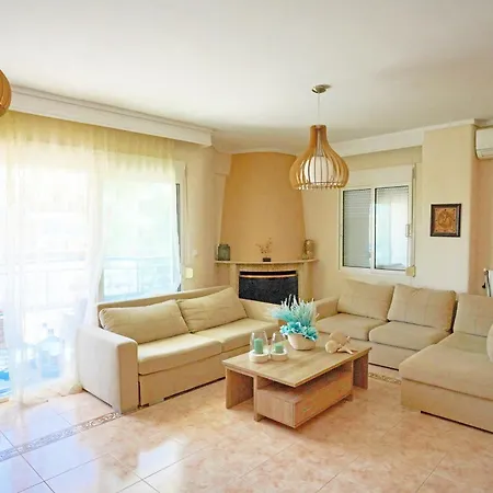 Lovely And Sunny 300m From Beach!! Περαία