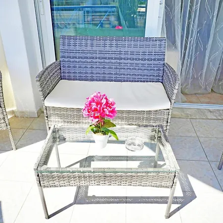 Διαμέρισμα Lovely And Sunny 300m From Beach!! *