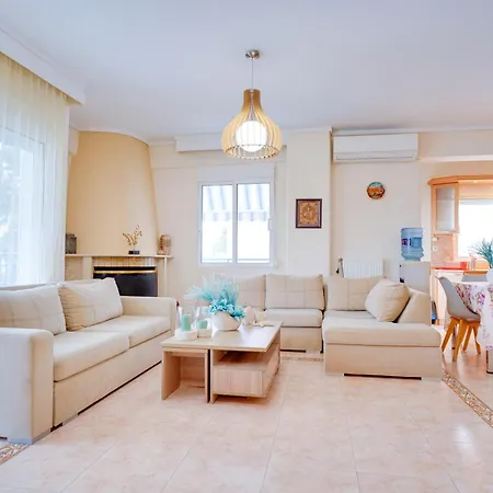 Lovely And Sunny 300m From Beach!! Περαία
