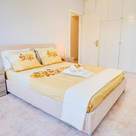Διαμέρισμα Lovely And Sunny 300m From Beach!!