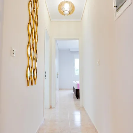 Διαμέρισμα Lovely And Sunny 300m From Beach!!