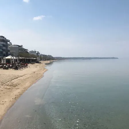 Lovely And Sunny 300m From Beach!! *