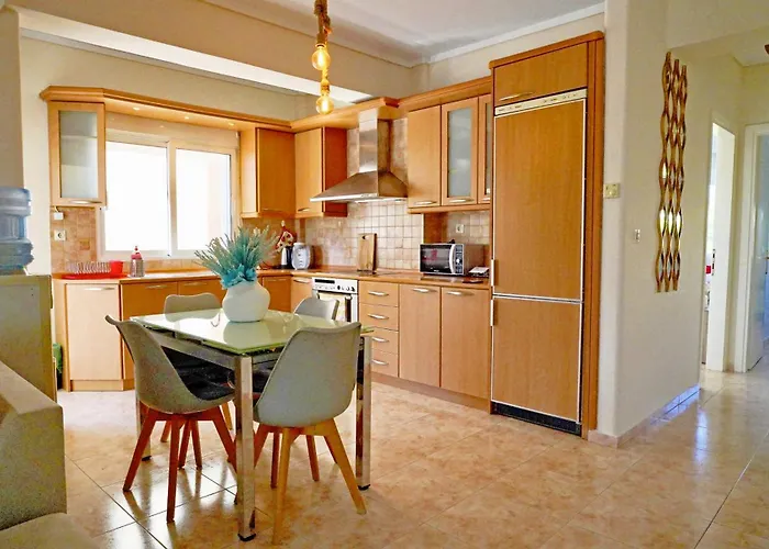 Lovely And Sunny 300m From Beach!! *